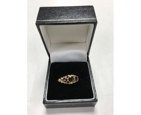 A 9ct gold three stone garnet ring, size N/O