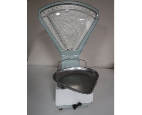 A set of mid 20th century Avery enamelled grocer's scales 