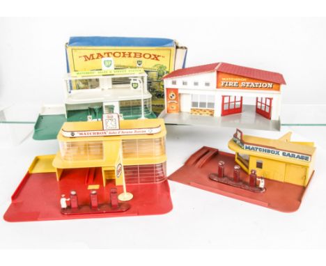 Matchbox Lesney Plastic Buildings, MG-1 BP Service Station, in original box, loose MF1 Fire Station, MG1 Esso Sales & Service