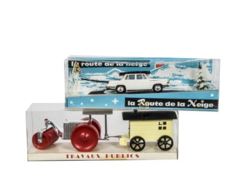 Minialuxe 1/43 Plastic Diorama 'La Route De La Neige', comprising BMW 1500 with skis, Road Sign and Snowy Tree, another set '