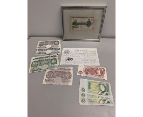 A collection of British banknotes to include a 1947 white Five Pound note and two Blue Pound notes, to purple 10-shillings si