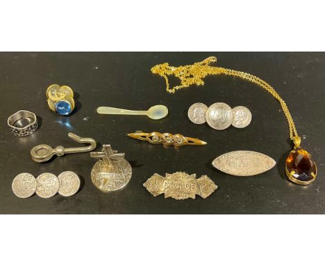 A selection of silver and costume jewellery, to include five brooches; two hallmarked silver brooches, two coin brooches and 