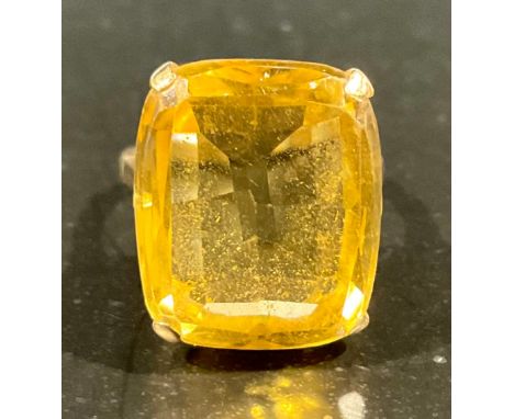 A tested 9ct gold citrine quartz dress ring,set with an approx. 10.25ct rectangular cushion cut light yellow citrine, size J,