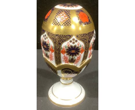 A Royal Crown Derby Imari 1128 pattern egg on stand, no stopper, 13.5cm