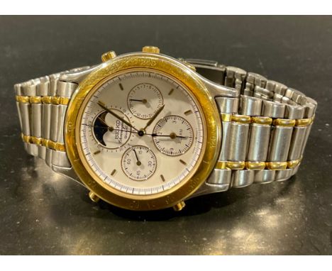 A gent's bi-metal Seiko chronograph quartz watch, stainless steel and base metal bezel, watch face measuring approx. 39mm wid