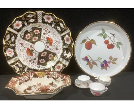 A Royal Crown Derby Imari 2451 pattern fluted plate, second, 22cm; a Mason's Red Mandalay pattern jug, 15cm, a Brown Velvet t