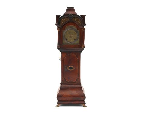  A miniature longcase clock, mahogany veneered with engraved dial, unsigned, 19th century. Hoogte 48 cm. 