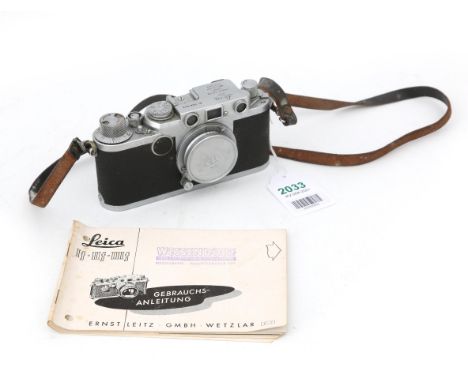 A Leica MIIf camera body with a Leitz Elmar f = 5cm 1:3,5 lens, including original manual, signs of use. Afm. 7 x 13 x 3 cm.