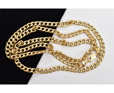 A 9CT GOLD CURB LINK CHAIN, fitted with a lobster claw clasp, hallmarked 9ct gold London import, length 610mm, approximate gr