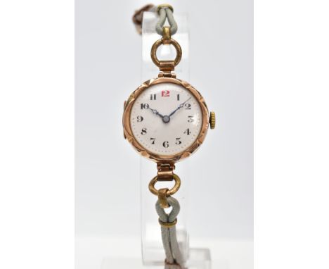 A LADIES 9CT GOLD WRISTWATCH, hand wound movement, round white engine turned design dial, Arabic numerals, blue hands, within
