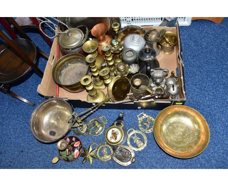 A BOX OF METAL WARES AND LOOSE SUNDRY ITEMS, to include pairs of brass candlesticks, horse brasses, Indian bowl, silver plate