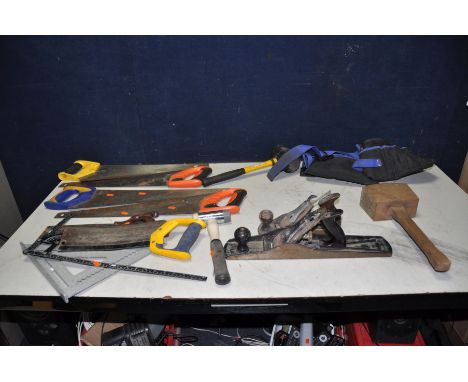 A TRAY CONTAINING CARPENTRY TOOLS including a Stanley No6 plane, a Stanley, No 4 plane, a framing square, mallets, saws etc