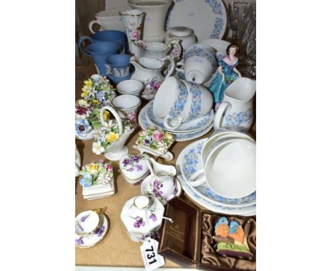 A QUANTITY OF CERAMIC TEA AND GIFTWARES, to include twenty one pieces of Wedgwood 'Petra' part tea set, comprising six teacup