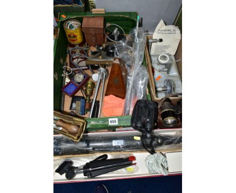 SCIENTIFIC EQUIPMENT to include an Ilfochrome 25, 8mm cine film editor, a Prinz 15 x 60 x 60mm astronomical telescope, binocu