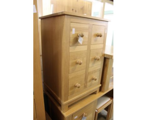 A good modern light oak small six drawer chest.