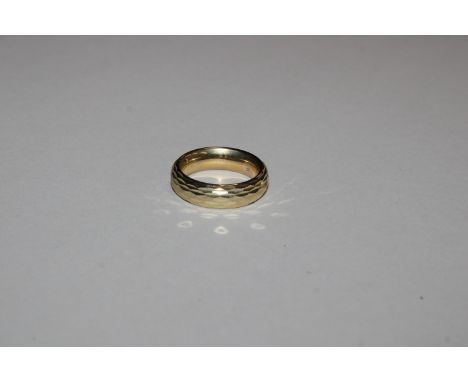 A 9ct gold ring, 2.5gms ring size R