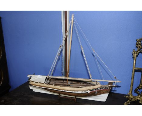 Scale model of a single masted sailing boat 