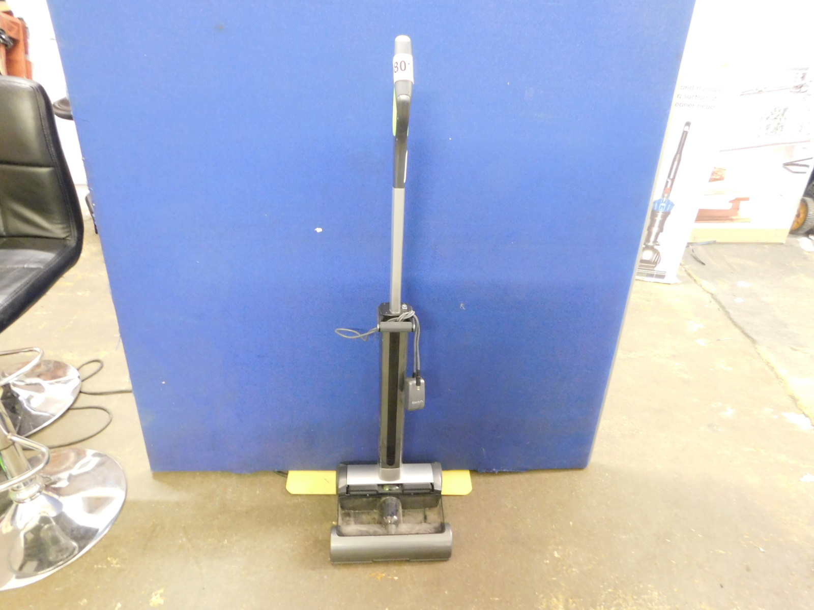 1 GTECH 22V AIR RAM CORDLESS VACUUM CLEANER WITH CHARGER RRP £249