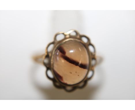 A 9ct gold ring with an unusual stripped stone setting size L 