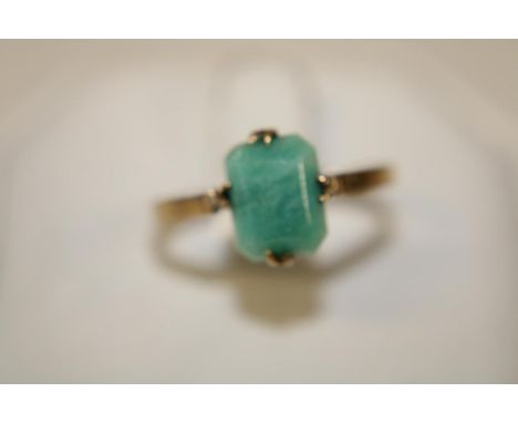 A 9ct gold &amp; jade vintage ring size O 