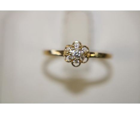 A 9ct gold daisy cluster ring size N 1/2 