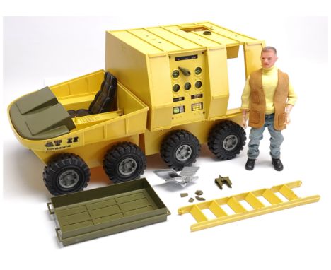 Hasbro GI Joe Vintage, Adventure Team AT II Experimental Mobile command vehicle, also includes 1/6 scale dressed action figur