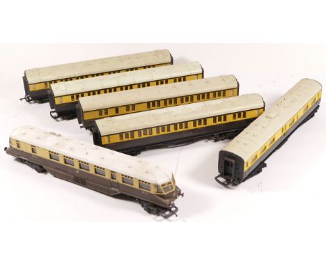 Hornby &amp; Lima, OO gauge, a collection which includes 1x locomotive No22 GWR, and 5x similar GWR carriages. (6) 