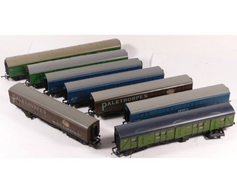 Hornby, Lima &amp; Triang, OO gauge, a mixed collection of 8x carriages (8) 