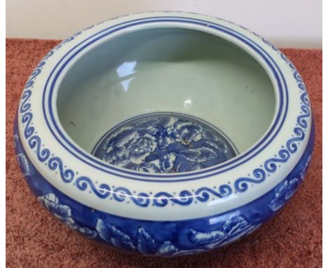 Large Oriental blue and white bowl with signature panel to the base (diameter 26cm, height 12cm) 