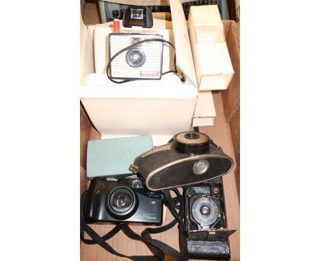 Selection of various vintage cameras, folding camera etc 