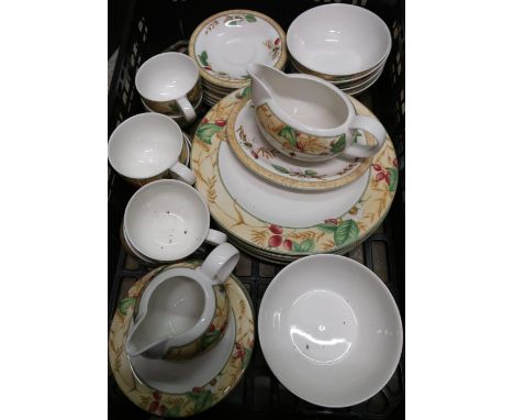 Royal Doulton 'Edenfield' tea and dinner service (8 plate settings) 