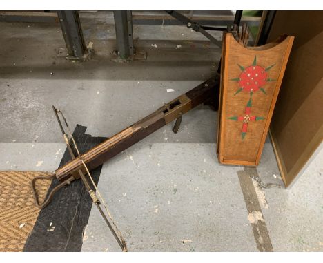 A SCRATCH BUILT MEDIEVAL CROSSBOW WITH QUIVER AND ARROWS 36 X 29 INCH