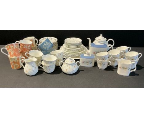 A Wedgwood Cascade pattern tea service for six, comprising teapot, cream jug, sucrier and cover, cake plate, dessert plates, 