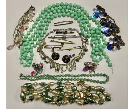 A Selection of Jewellery;to include; a dyed jadeite? knotted bead necklace with "9CT" stamped clasp A/F, an unmarked white me