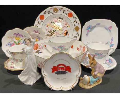 A Royal Crown Derby Bali pattern octagonal bowl, 21cm wide, second; a Bali pattern side plate, pattern number 8687, second; a