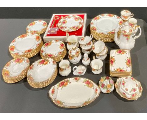 A Royal Albert Old Country Roses pattern part dinner, tea and coffee service, comprising two-tier cake stand, dinner plates, 