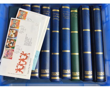 9 albums containing a large collection of Great Britain first day covers, most having a cover with the philatelic bureau h/s 