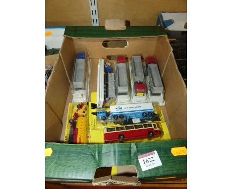 A tray of EFSI bubble and blister packed diecast vehicles, to include KLM Cargo tractor unit and trailer
