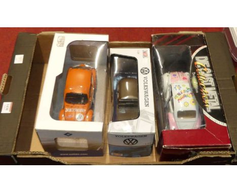 Two trays of Motormax, Solido and similar, 1/18 and 1/24 scale, VW related diecast vehicles