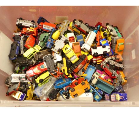 A tray containing a quantity of playworn Matchbox, Majorette and similar scale diecast vehicles