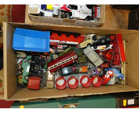 A tray of mixed media diecast and white metal models, to include Hot Wheels, Solido, Britains etc