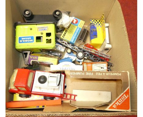 A tray of mixed diecast and tinplate vehicles and other toys, to include a Corgi Modern Release James Bond Aston Martin DB5, 