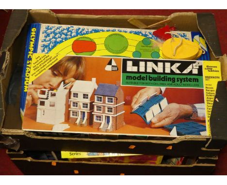 Two trays of mixed children's novelties, to include Linka model building system, bow and arrow, paint and crayon sets, Secret