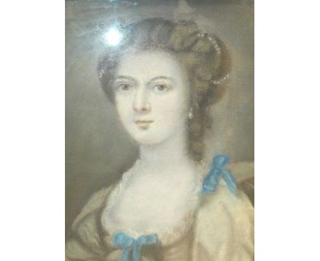 19th century school bust portrait of a lady, pastel, 25x19cm