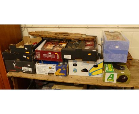 A large quantity of mixed effects to include Piggin figurines, Christmas decorations, magic collectables, Me to You limited e