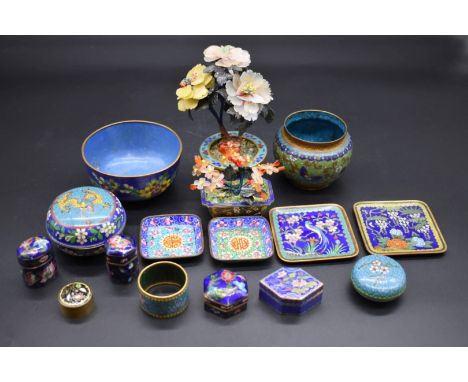 A collection of Chinese cloisonne enamel items.&nbsp;(16) 
