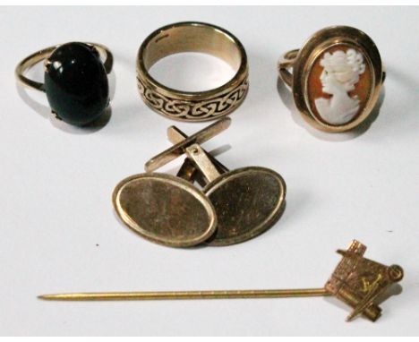 Ring with bloodstone cabochon, another with cameo, a similar band ring, a pair of cufflinks and a Masonic scarf pin, mostly 9