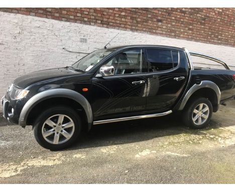2006/56 Mitsubishi L200 2.5DiD 'Animal' double cab pick up truck, 5 speed manual, 49,000 miles, one private owner from new, f