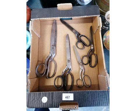 A GROUP OF FIVE VINTAGE METAL DRESSMAKERS SCISSORS 