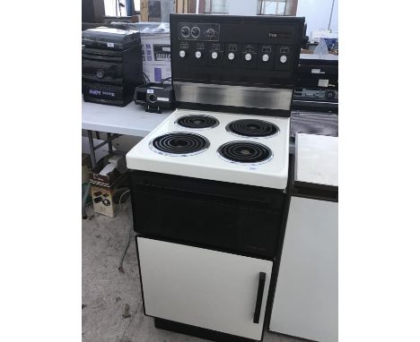 A CREDA HALLMARK DOUBLE OVEN AND FOUR RING HOB IN CLEAN CONDITION (DIRECT WIRED) 